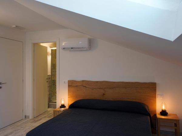 Approdo 36 : photo 7 de la chambre chambre double ou lits jumeaux avec salle de bains privative