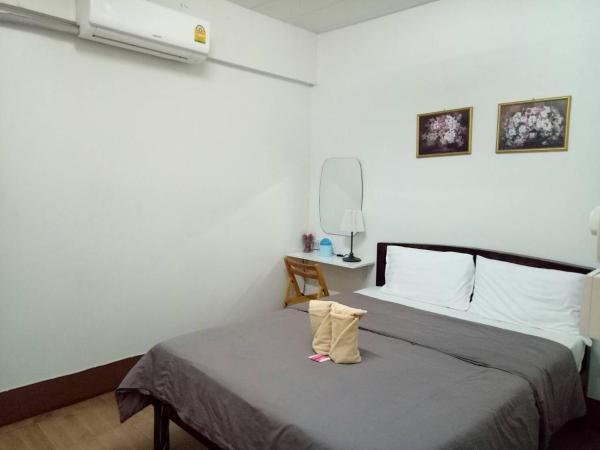 TT Hostel Chiangrai : photo 1 de la chambre chambre standard lit queen-size