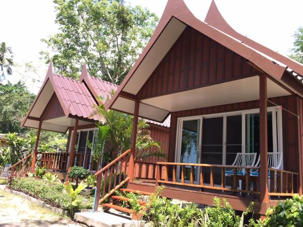 Bangbaobeach Resort : photo 2 de la chambre bungalow sala - vue sur mer 