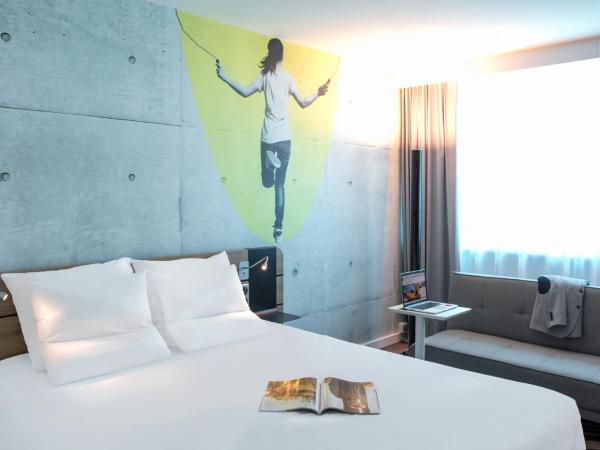 Novotel Wrocław City : photo 7 de la chambre chambre double supérieure avec canapé