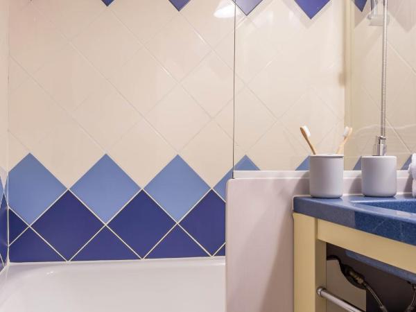 Résidence Pierre & Vacances La Baie des Sables : photo 5 de la chambre studio avec coin couchage dans alcôve et balcon (4 personnes)