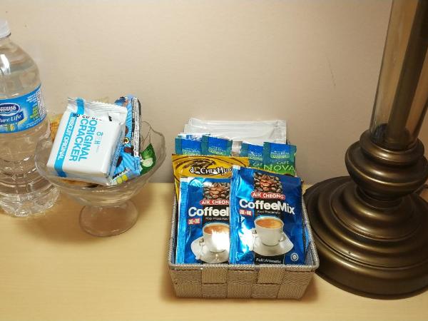 Helen's House / Close to Skytrain and Airport : photo 2 de la chambre chambre simple avec salle de bains privative