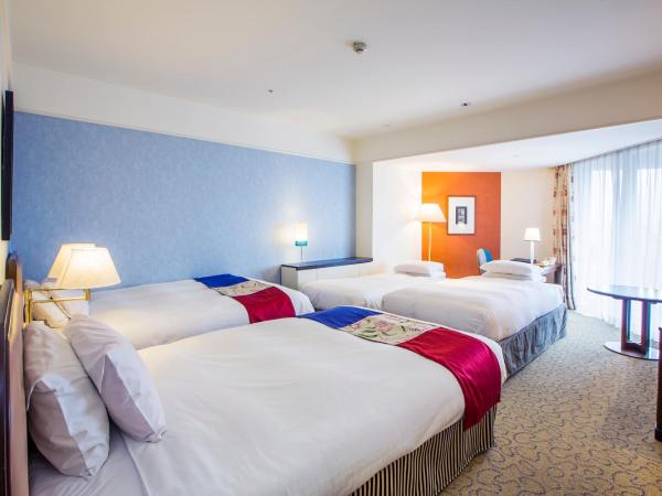 Kobe Portopia Hotel : photo 1 de la chambre chambre quadruple deluxe avec balcon - aile sud - non-fumeurs