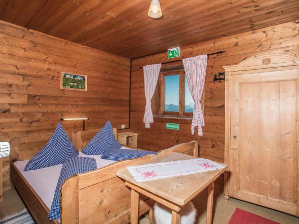 Hocheckhuette On Top of the Kitzbuehel Hahnenkamm Mountain : photo 8 de la chambre zimmer 8 - quadruple room with shared bathroom