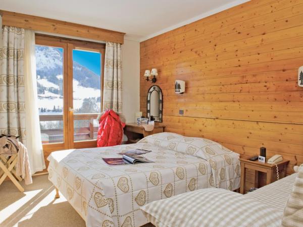 Hôtel Vacances Bleues Les Chalets du Prariand : photo 2 de la chambre chambre double - vue sur montagne