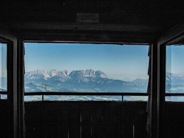 Hocheckhuette On Top of the Kitzbuehel Hahnenkamm Mountain : photo 6 de la chambre murmel 12 - single bed in mixed dormitory room