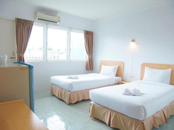 Siri Hotel Phuket : photo 3 de la chambre chambre lits jumeaux supérieure