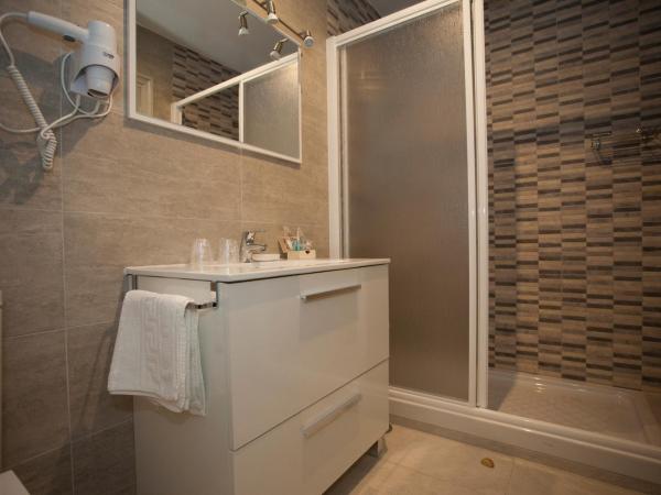 Hostal Aresol : photo 7 de la chambre chambre double supérieure