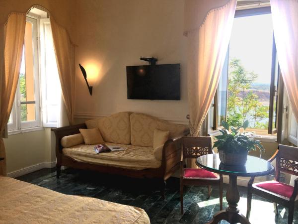 Villa Las Tronas Hotel & SPA : photo 1 de la chambre chambre double (en coin) - vue sur le rivage