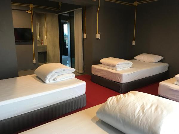 248 STREET HOSTEL : photo 4 de la chambre chambre quadruple - vue sur montagnes