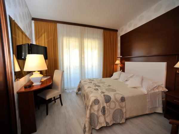 Hotel Corallo : photo 1 de la chambre chambre familiale - vue latérale sur mer