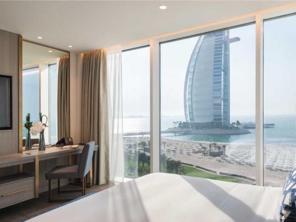 Jumeirah Beach Hotel Dubai : photo 3 de la chambre suite 1 chambre - vue sur l'océan et terrasse privée - comprend le petit-déjeuner et le goûter quotidiens, des boissons et des canapés en soirée, l'accès au salon club avec des rafraîchissements toute la journée et l'accès au parc aquatique wild