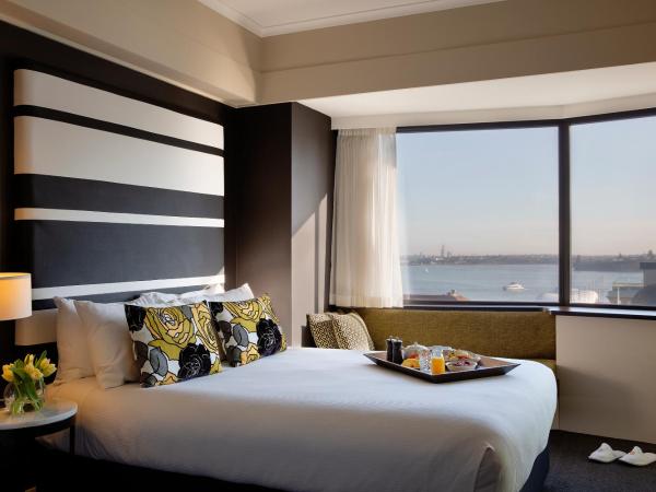 Mövenpick Hotel Auckland : photo 1 de la chambre chambre lit king-size deluxe - vue sur océan