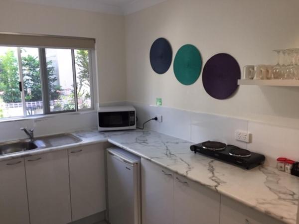 Lazy Lizard Motor Inn : photo 1 de la chambre studio familial