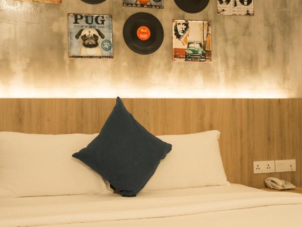 HOTEL CIQ, JALAN TRUS : photo 2 de la chambre chambre supérieure lit queen-size