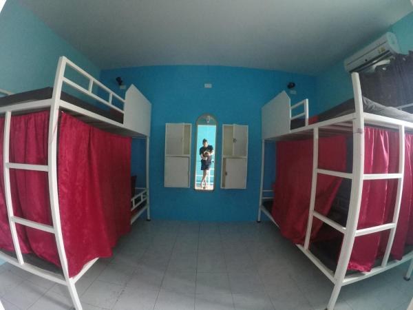 Rehab Hostel : photo 3 de la chambre lit dans un dortoir de 4 lits