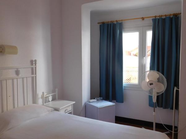 Hotel Caleta : photo 4 de la chambre chambre lits jumeaux standard