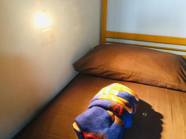 Phuket Sunny Hostel : photo 1 de la chambre chambre lits jumeaux - vue sur ville