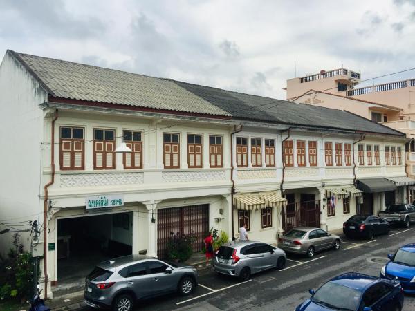 Phuket Sunny Hostel : photo 7 de la chambre chambre lits jumeaux - vue sur ville