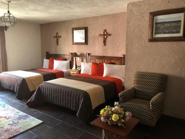 Hotel Refugio Victoria : photo 1 de la chambre chambre double standard avec 2 lits doubles