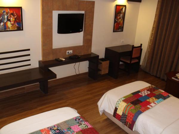 Hotel H R Palace : photo 10 de la chambre chambre double ou lits jumeaux supérieure