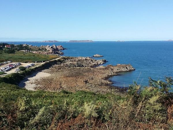 Chambre spacieuse, moderne et très confortable à Perros-Guirec : photo 7 de la chambre chambre double ou lits jumeaux avec salle de bains privative