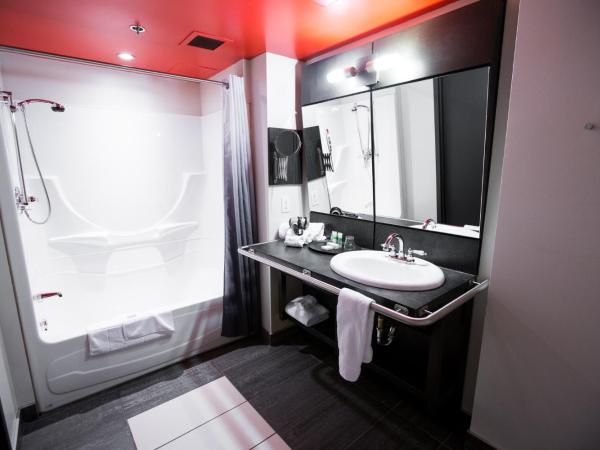 Grand Times Hotel - Aeroport de Quebec : photo 3 de la chambre chambre lit queen-size confort