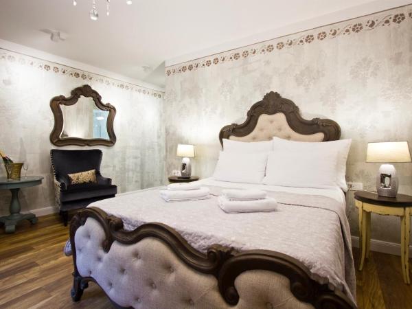 Plaza Marchi Old Town - MAG Quaint & Elegant Boutique Hotels : photo 10 de la chambre chambre supérieure lit queen-size