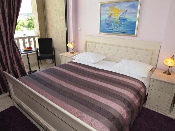 Hotel Bellevue Trogir : photo 10 de la chambre suite familiale