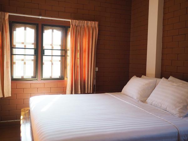 Saen Kam Resort : photo 10 de la chambre chambre familiale - vue sur jardin