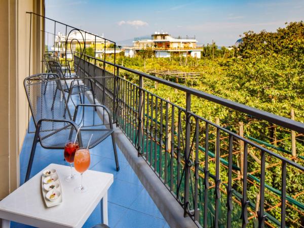 Hotel Zi' Teresa : photo 2 de la chambre chambre double ou lits jumeaux avec balcon