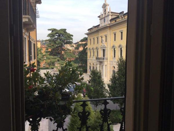 Residenza Navona Verona : photo 4 de la chambre chambre double supérieure avec balcon