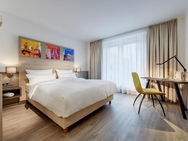 Lindner Hotel Dusseldorf Airport, part of JdV by Hyatt : photo 10 de la chambre chambre lit queen-size deluxe