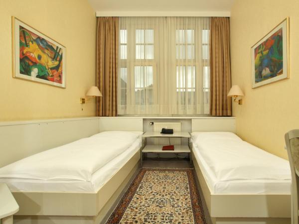 Hotel Bellmoor im Dammtorpalais : photo 4 de la chambre chambre lits jumeaux