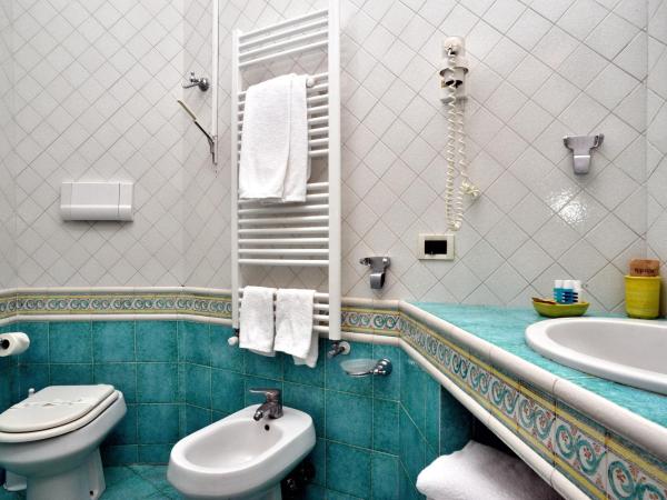 Hotel La Tonnarella : photo 1 de la chambre chambre double deluxe - vue sur mer