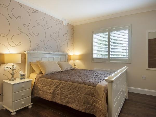Sea Breeze Lodge B&B Galway : photo 1 de la chambre chambre lit queen-size supérieure - vue sur jardin
