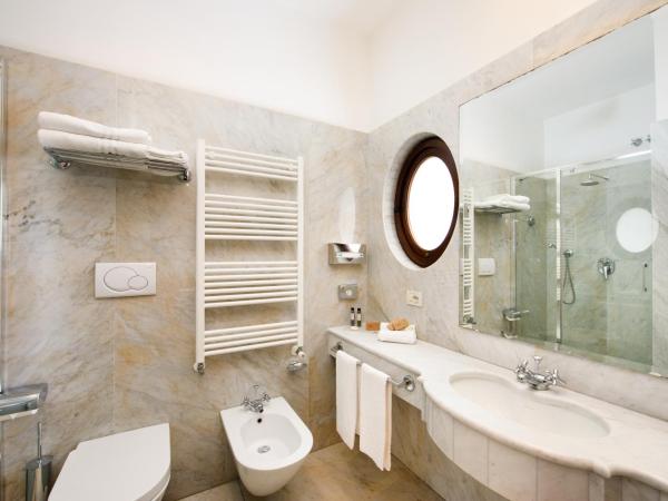 Hotel Palazzo Guardati : photo 9 de la chambre chambre simple de luxe - vue sur mer