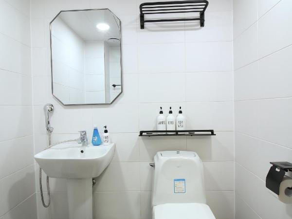 Heima Guesthouse Hongdae : photo 1 de la chambre chambre lits jumeaux avec salle de bains privative