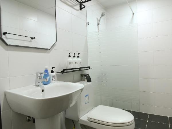 Heima Guesthouse Hongdae : photo 7 de la chambre chambre triple avec salle de bains privative