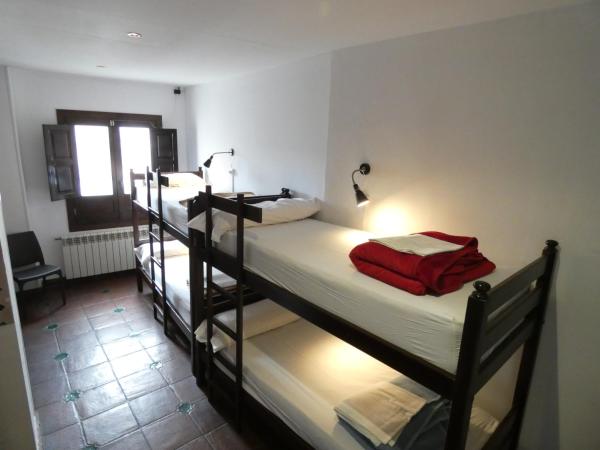 Oasis Backpackers' Hostel Granada : photo 1 de la chambre lit dans dortoir mixte de 4 lits