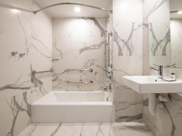 Aliz Hotel Times Square : photo 4 de la chambre chambre lit king-size standard accessible aux personnes à mobilité réduite