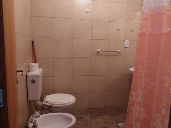 Sayta Hostal : photo 5 de la chambre chambre quadruple avec salle de bains privative