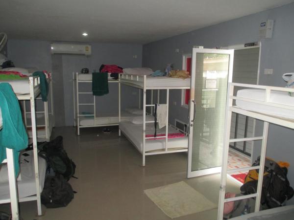 Blanco Beach Bar Hostel : photo 1 de la chambre lit dans dortoir de 12 lits