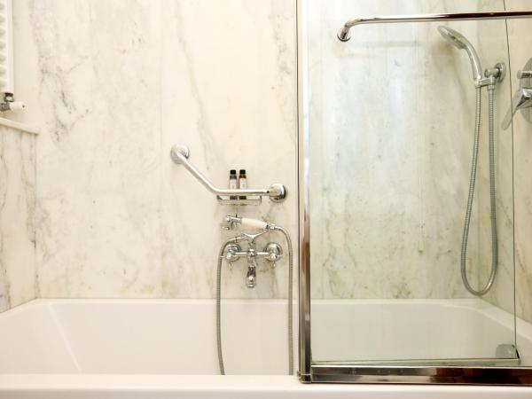 Hotel Palazzo Guardati : photo 10 de la chambre chambre quadruple