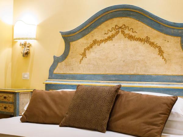 Hotel Palazzo Guardati : photo 2 de la chambre chambre quadruple