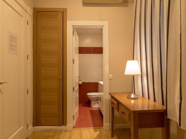 Hostal Santillan : photo 2 de la chambre chambre simple avec salle de bains privative