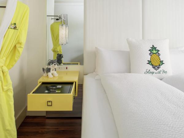 Staypineapple, A Delightful Hotel, South End : photo 7 de la chambre chambre lit king-size deluxe