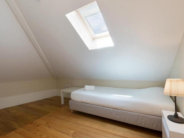 Best Guest Porto Hostel : photo 2 de la chambre chambre lits jumeaux avec toilettes communes