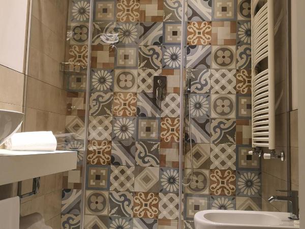 Hotel San Luca : photo 3 de la chambre chambre double avec lit d'appoint (3 adultes)