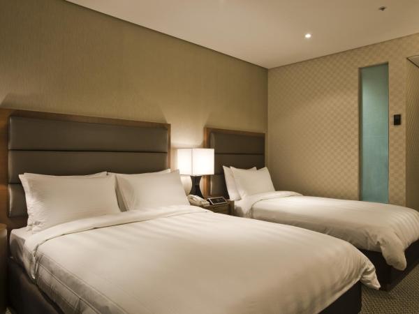 LOTTE City Hotel Mapo : photo 1 de la chambre chambre familiale deluxe avec baignoire (service de streaming disponible)